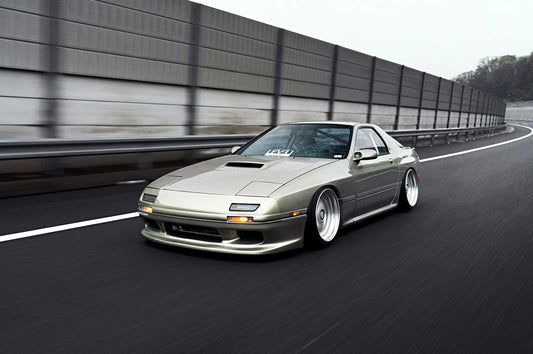 a picture of a mazda rx7 fc